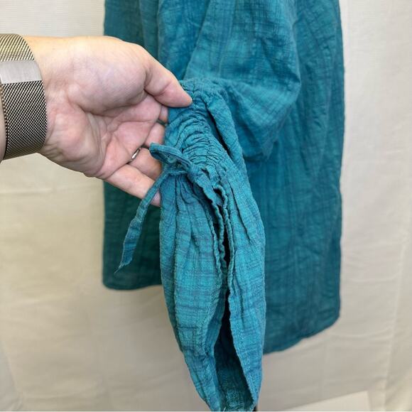 Ava & Viv Teal V-Neck Blouse 1X - Lightweight Cotton-Blend with Ruched Sleeves - Picture 3 of 10